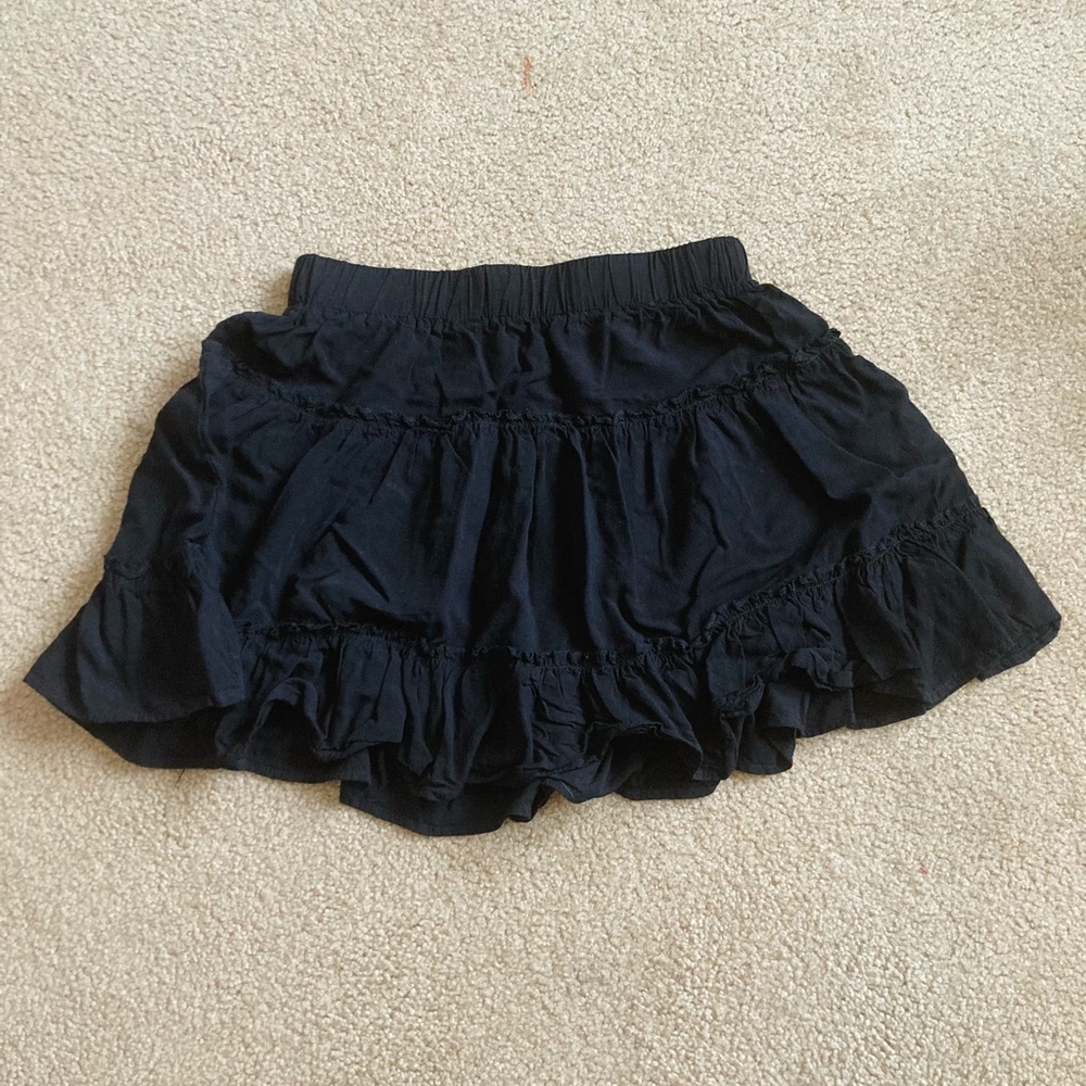 Ruffled, black skirt